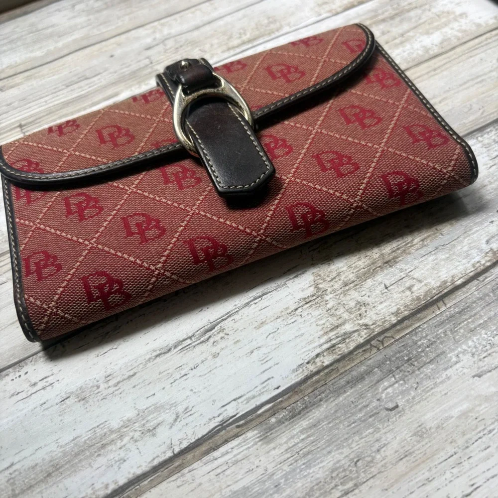 Dooney & Bourke brand dooney